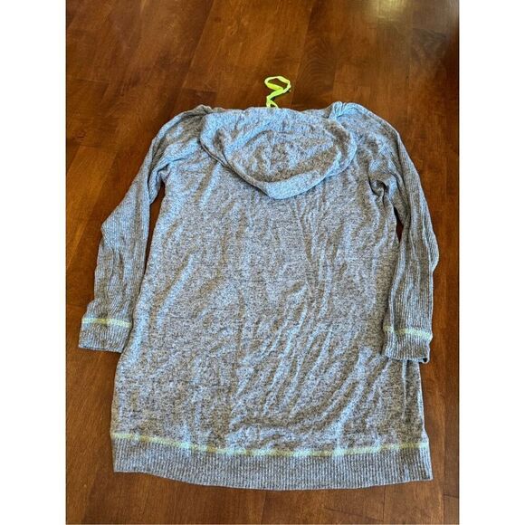 Woman’s inspired hearts, light knit hoodie - Picture 5 of 5